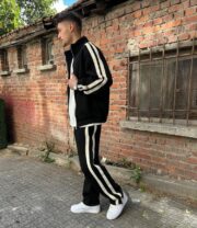 Dynamic Side-Striped Tracksuit - ترنج بلوج المطور بقصة الوايد ليج - Image 8